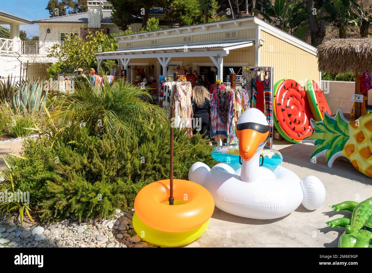 Kleiner Touristenladen im Descanso Beach Club, Santa Catalina Island. USA Stockfoto