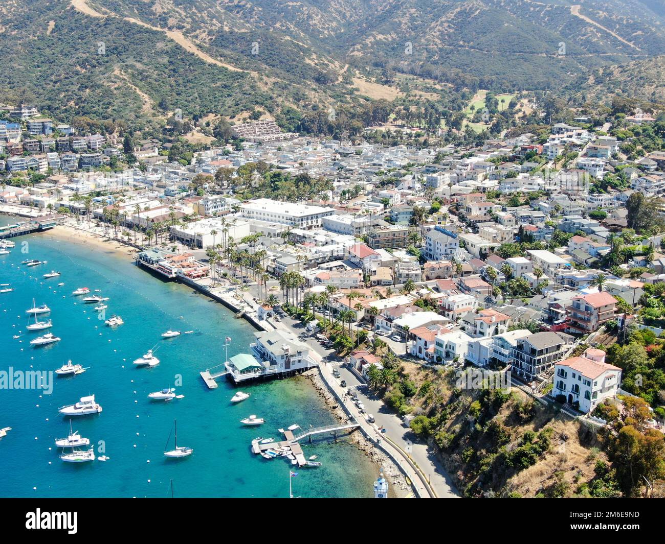 Der Hafen von Avalon auf Santa Catalina Island, USA, aus der Vogelperspektive Stockfoto