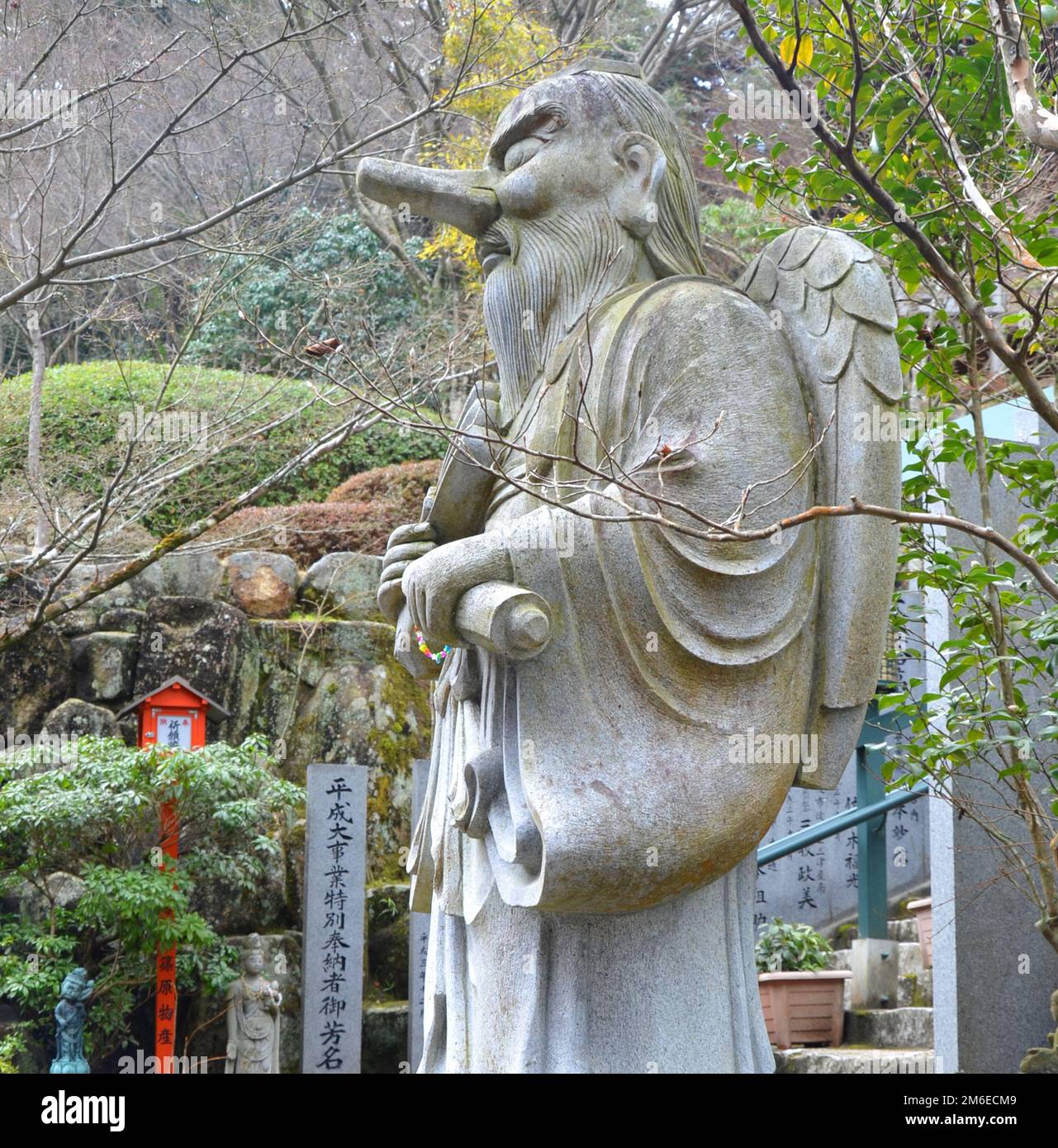 Karasu Tengu Statue en Daisho-in buddhistischem Tempel, Miyajima Insel, Präfektur Hiroshima, Honshu, Japan, Asien. Stockfoto