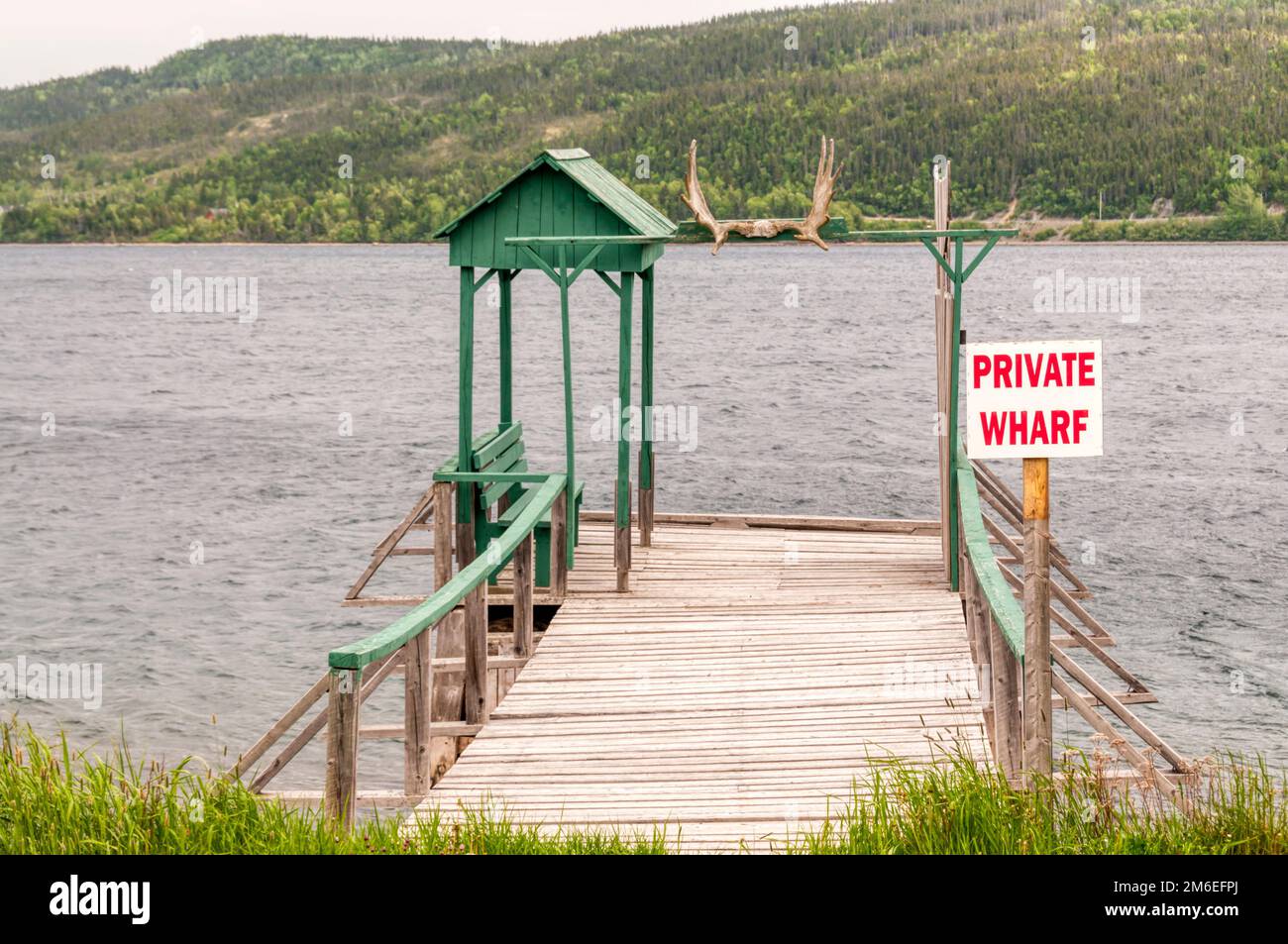 Ein Schild für Private Wharf am King's Point, Green Bay, Neufundland. Stockfoto
