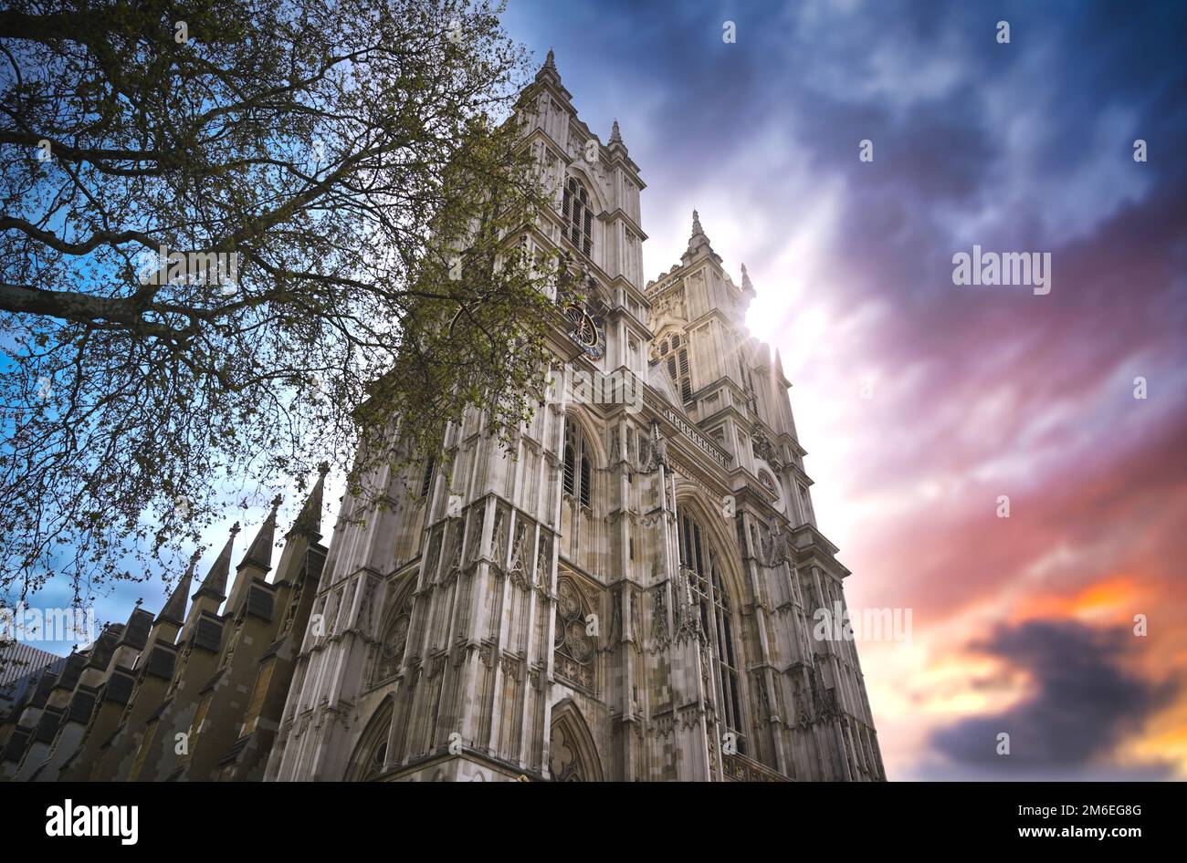 Sonnenuntergang über Westminster Abbey in London, Großbritannien Stockfoto