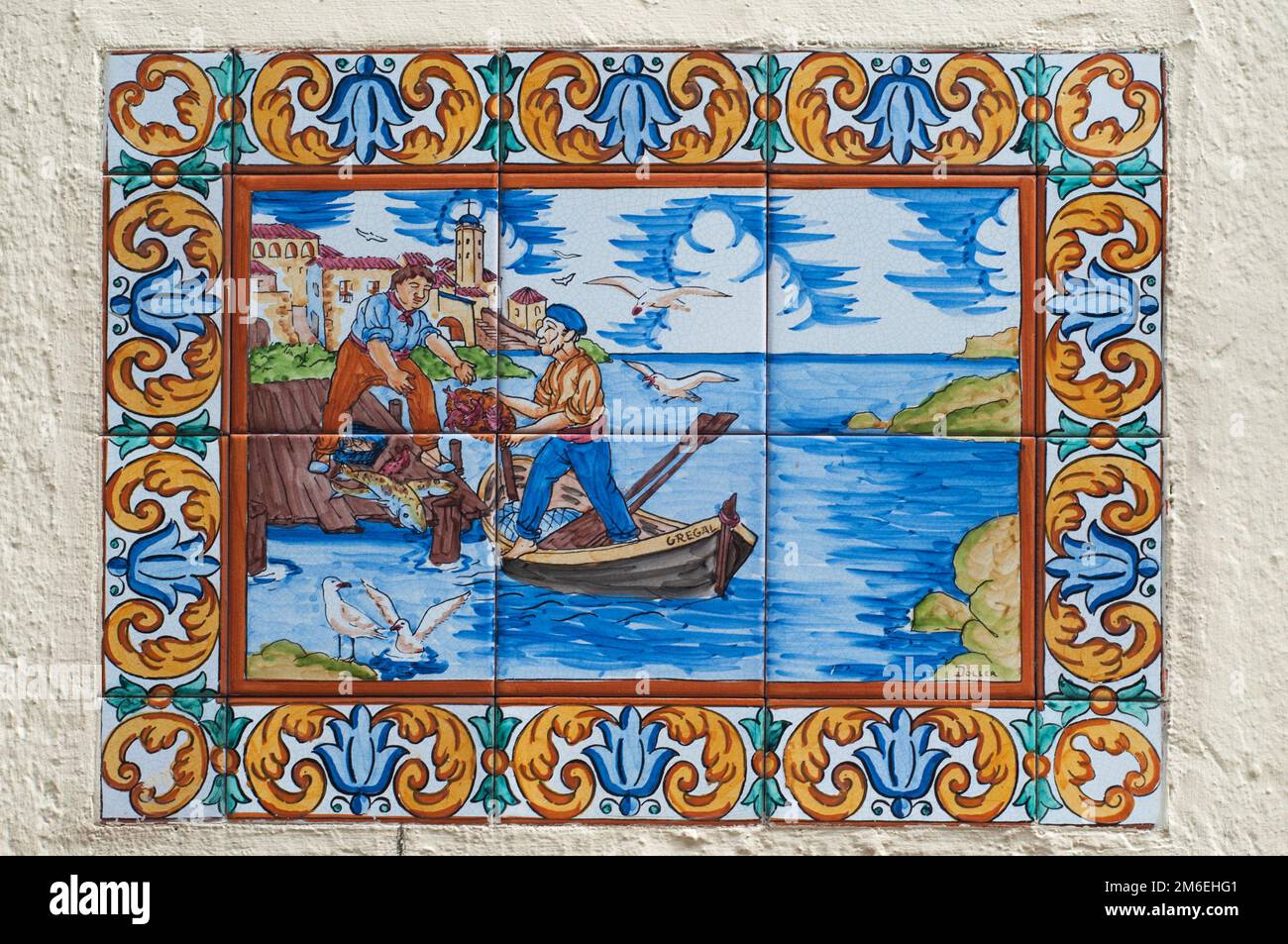 Bild eines Mosaiks zur Darstellung des Fischers in Spanien. Ein Bild von speziell bemalten Fliesen und Stücken von Stockfoto