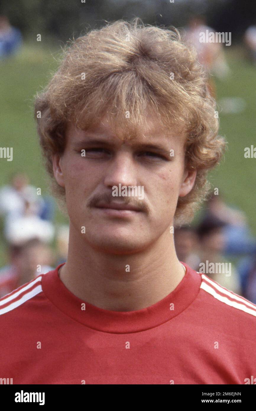 ARCHIVFOTO: Roland WOHLFAHRT wird am 7. Januar 2023 60, Roland WOHLFARTH, Fußballspieler, (FC Bayern München), Einzelbild, zugeschnittenes Einzelmotiv, Porträt, Porträt, offizielles Teamfoto, Teampräsentation. FC Bayern München, Fußball, League 1, 1. Bundesliga, Staffel 1984/85, 1984/1985 am 07/14/1984. ? Stockfoto