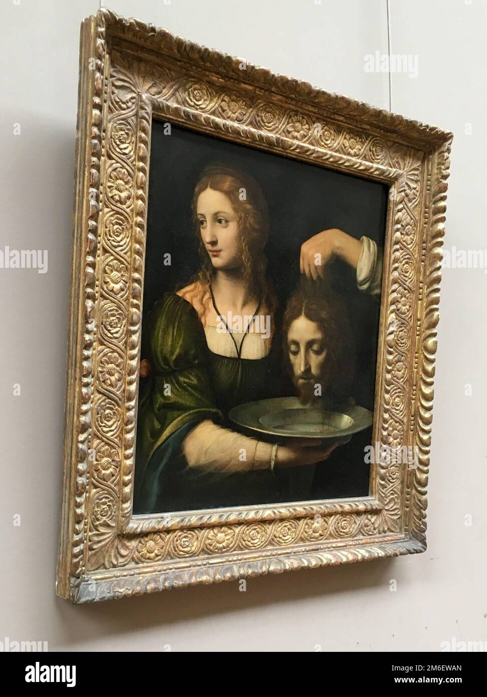 Ein vertikales Bild des Gemäldes "Salome" mit dem Kopf von St. John der Täufer im Louvre Museum, Paris, Frankreich Stockfoto