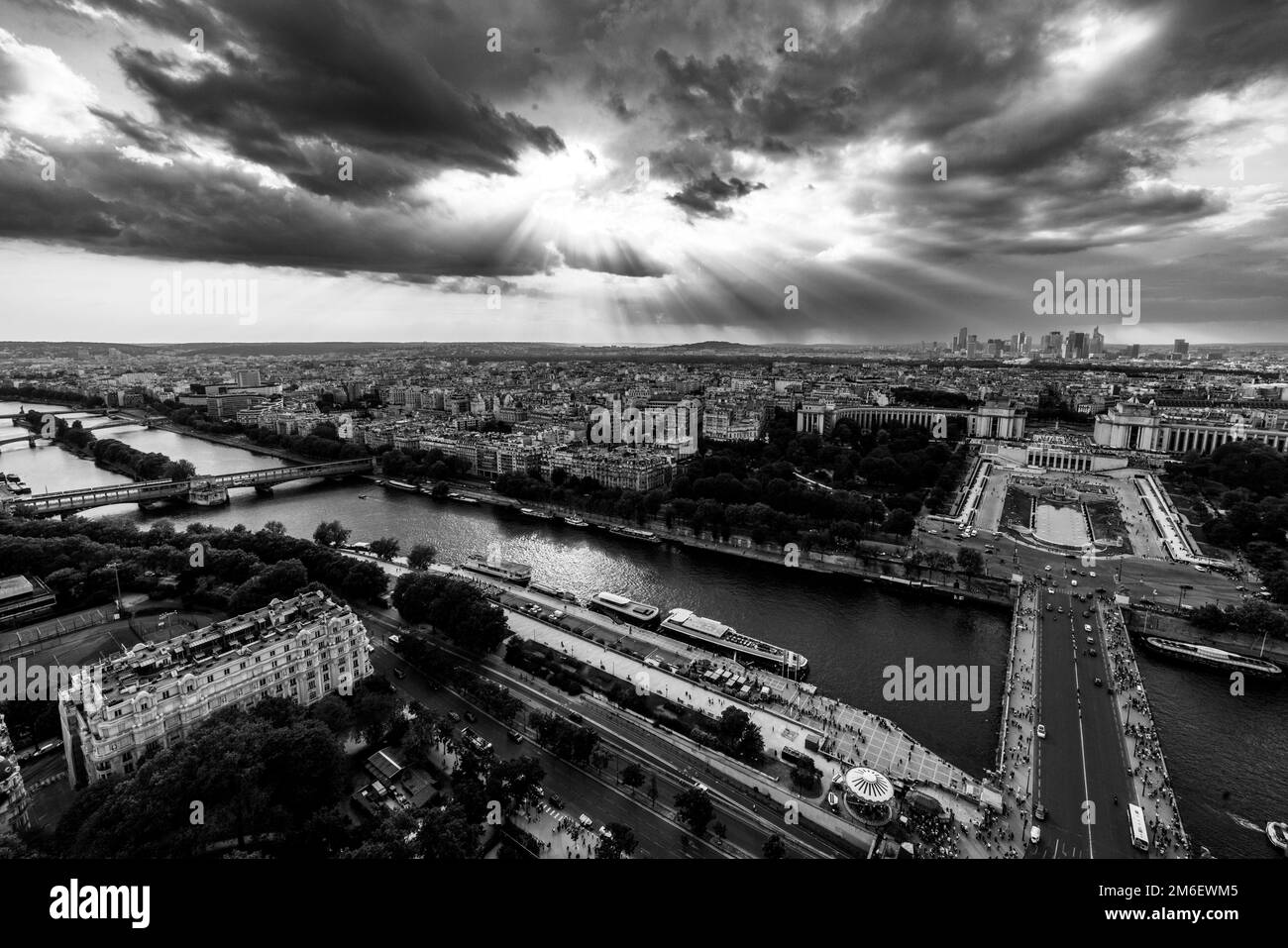 Der Eiffelturm und die Aussicht vom zweiten Stock. Paris, Frankreich Stockfoto