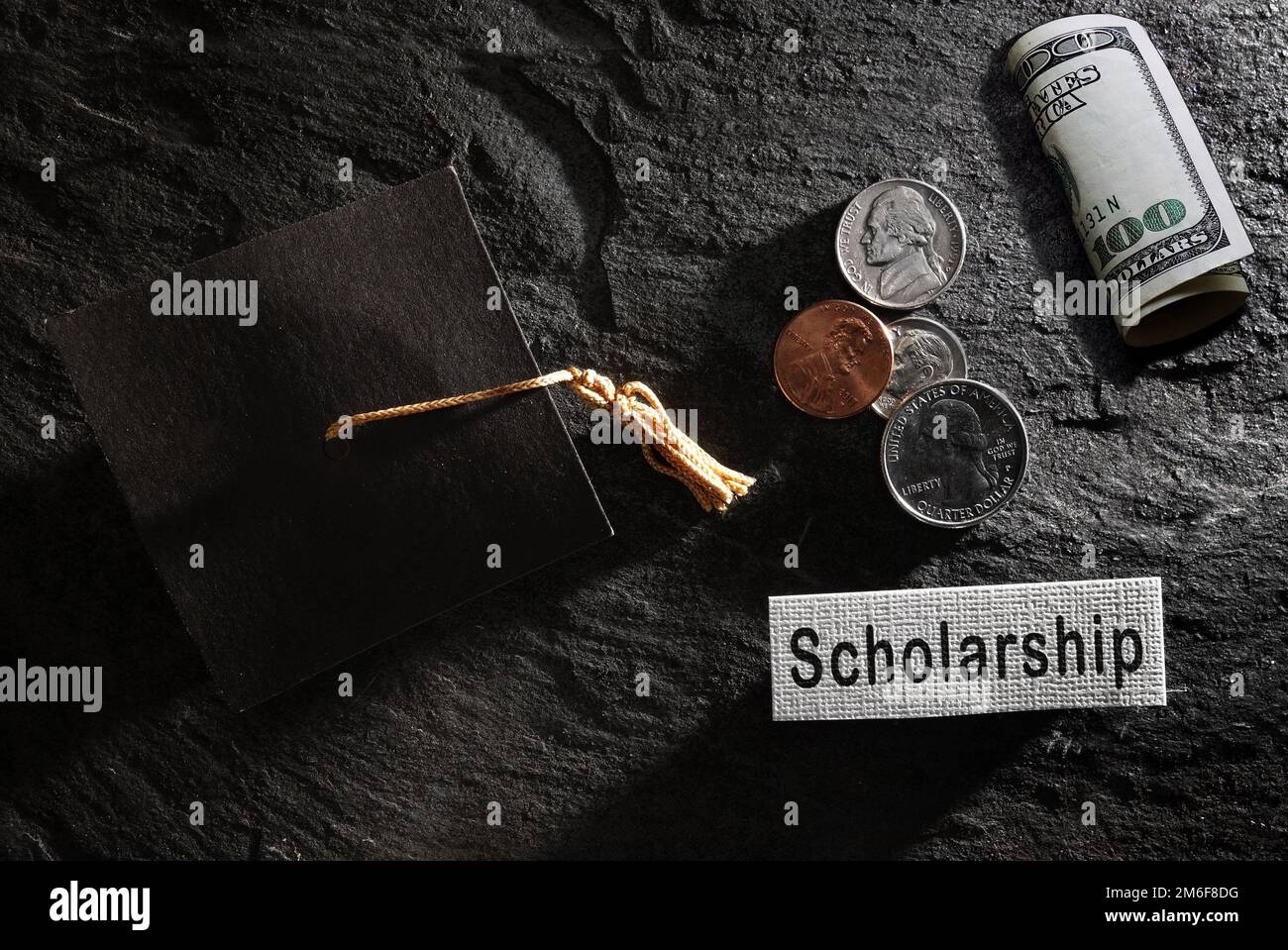 Obergrenze für Bildungsabschluss mit Stipendienschein und Geld Stockfoto