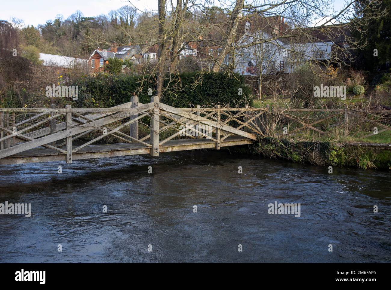 Der Weirs River Walk in Winchester, Hampshire, Großbritannien Stockfoto