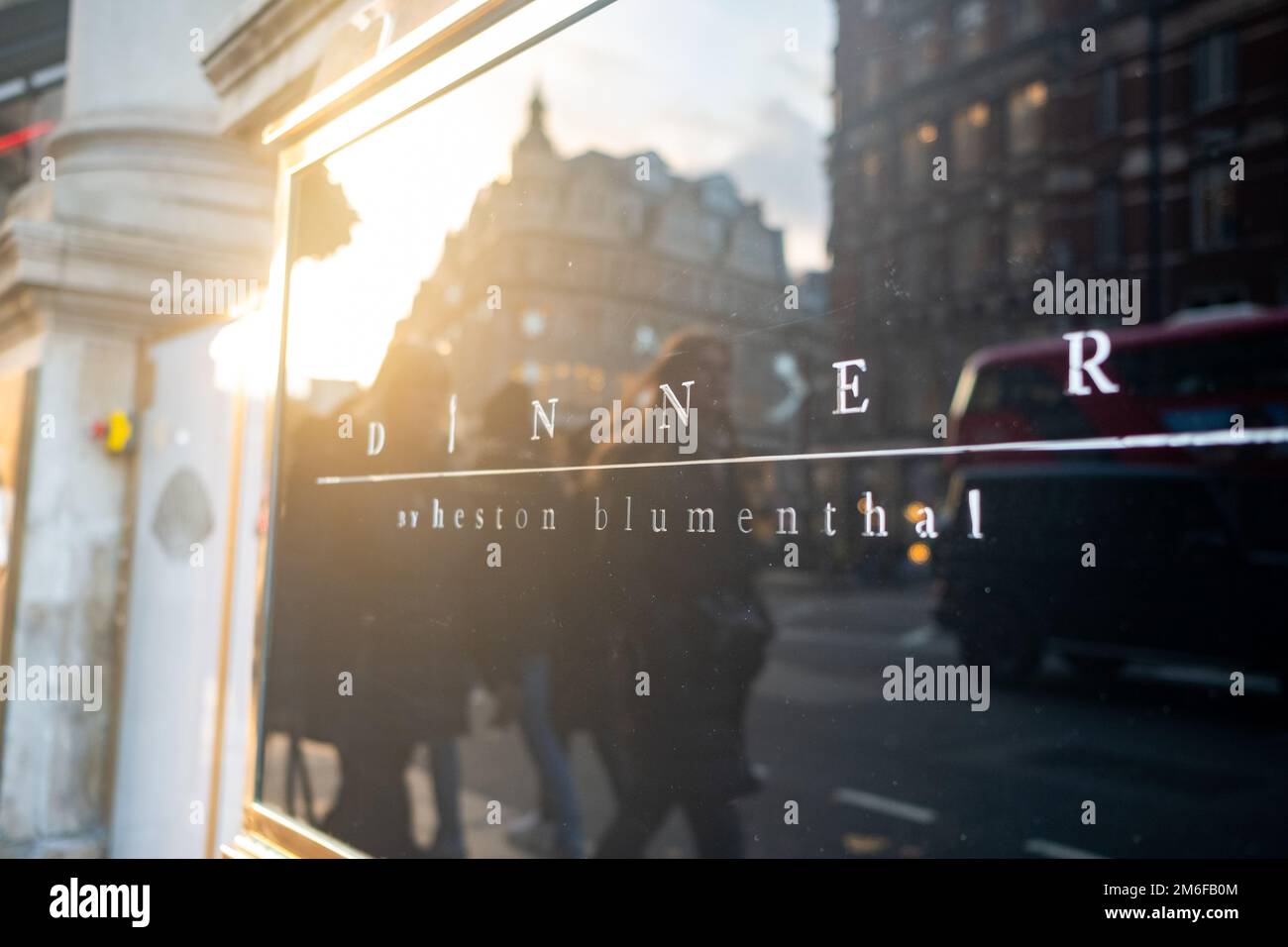 London - Dezember 2022: Abendessen von Heston Blumenthal im luxuriösen 5-Sterne-Hotel Mandarin Oriental Hyde Park in Knightsbridge Stockfoto