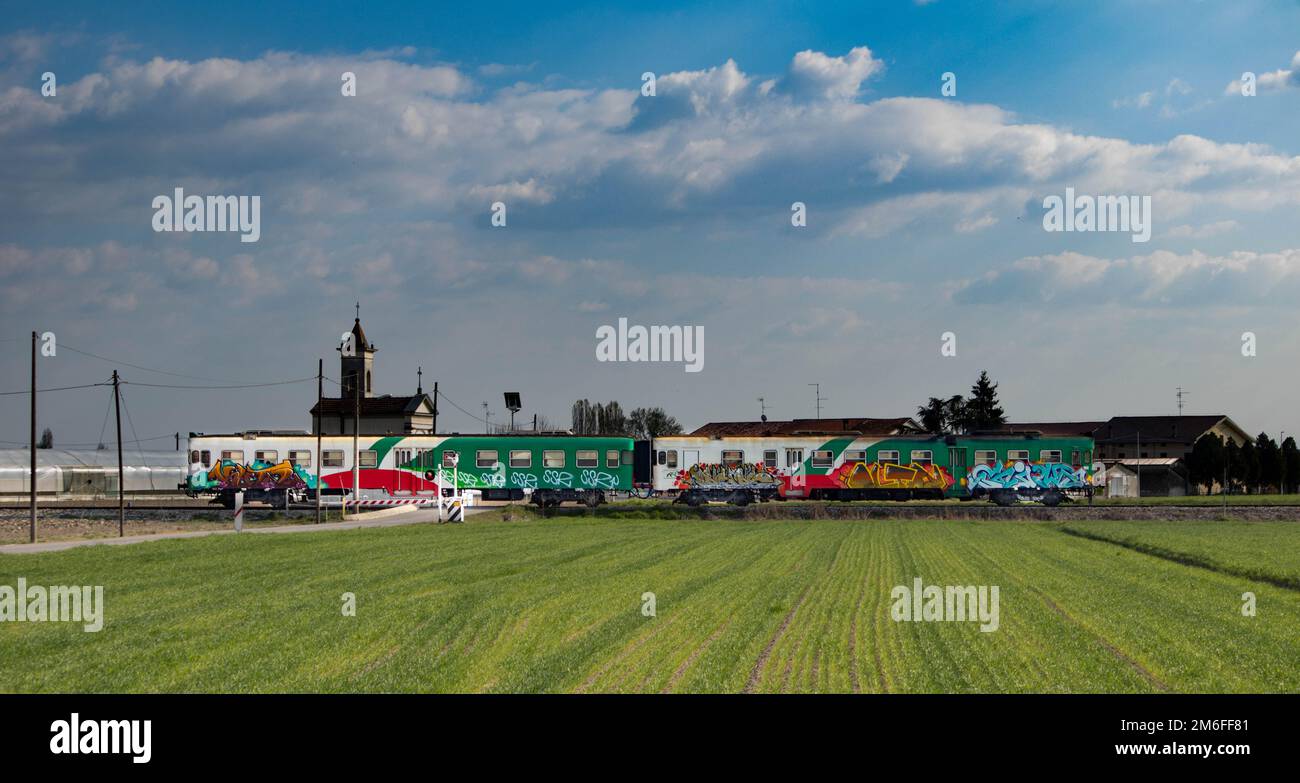 Blick auf den Regionalzug Luzzara Parma, Italien Stockfoto