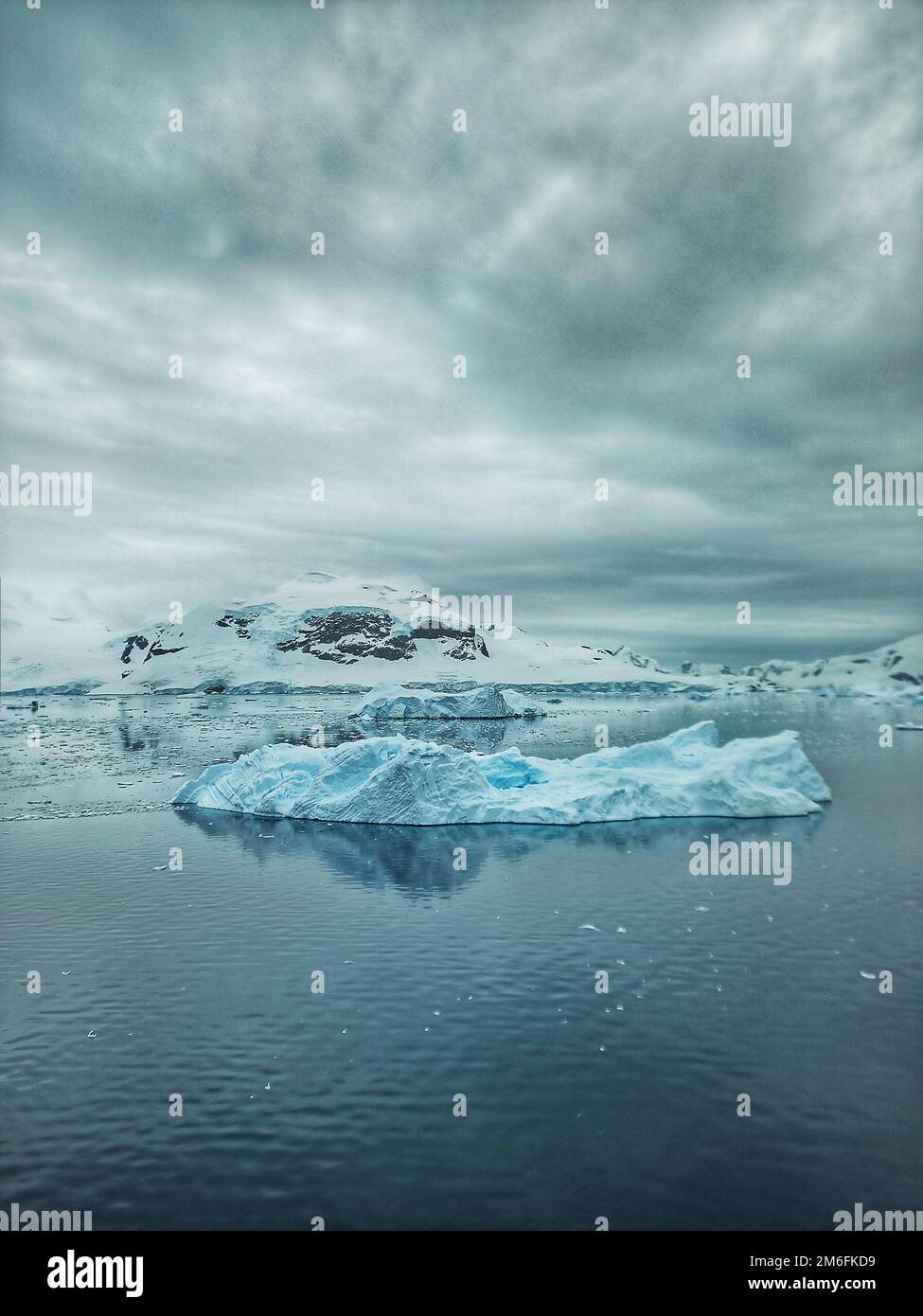 antarktis, antarktis, antarktis Landschaft, Natur, eisgefüllte Berge, eisige Berge, Klimawandel, antaktische Halbinsel, Eisberge Stockfoto