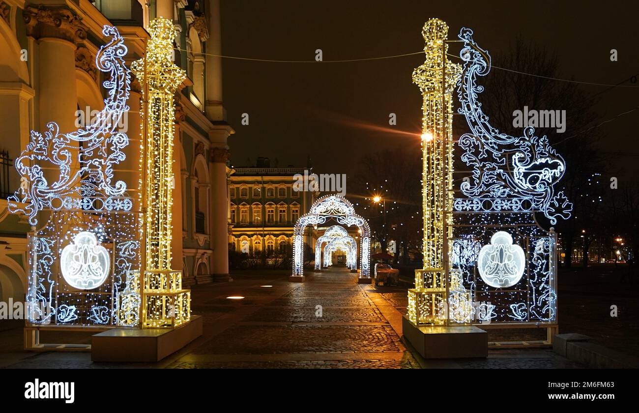 Neujahr- und Weihnachtsdekoration mit elektrischer Stadtdekoration Stockfoto