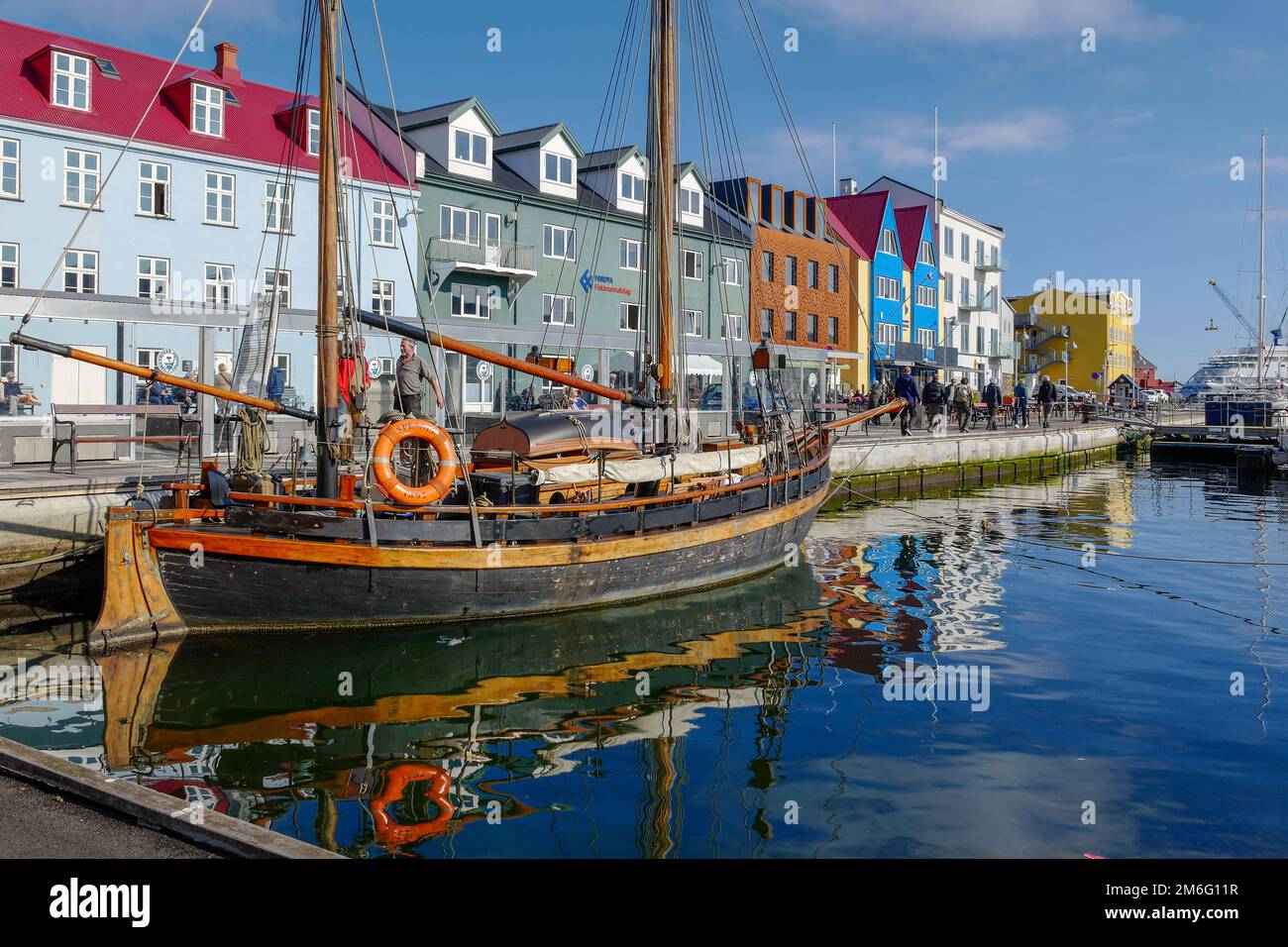 Torshavn Hafen im Sommer Stockfoto