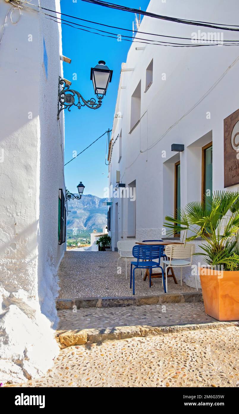 Typische Gasse in Altea, Alicante - Spanien Stockfoto