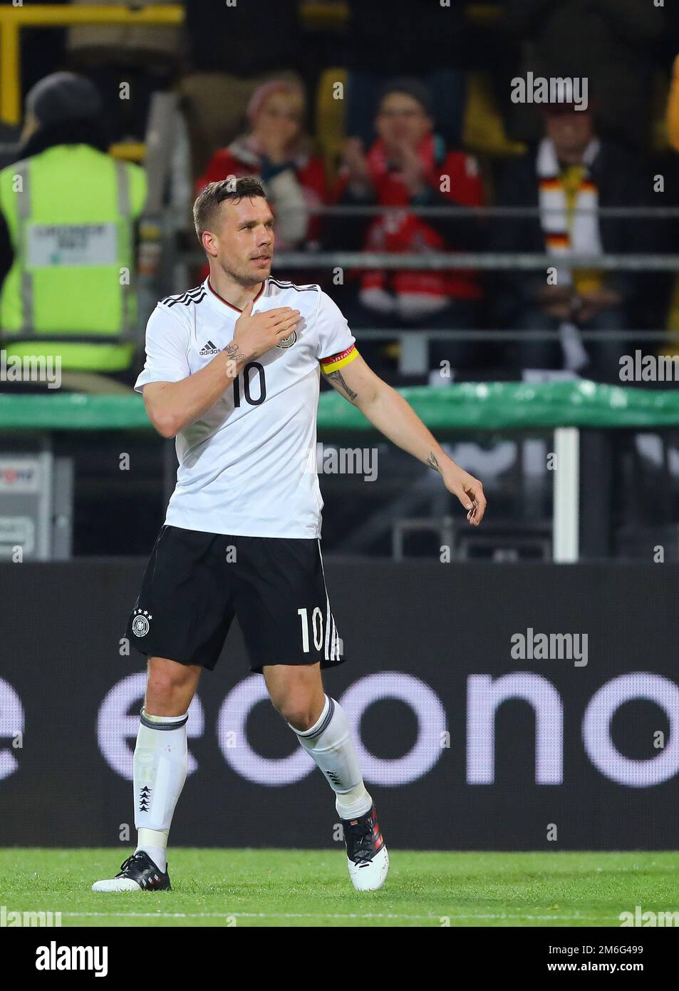 Lukas Podolski aus Deutschland feiert nach dem Eröffnungstor und macht es zum 1-0. – Deutschland gegen England, International Friendly, Signal Iduna Park, Dortmund – 22. März 2017. Stockfoto