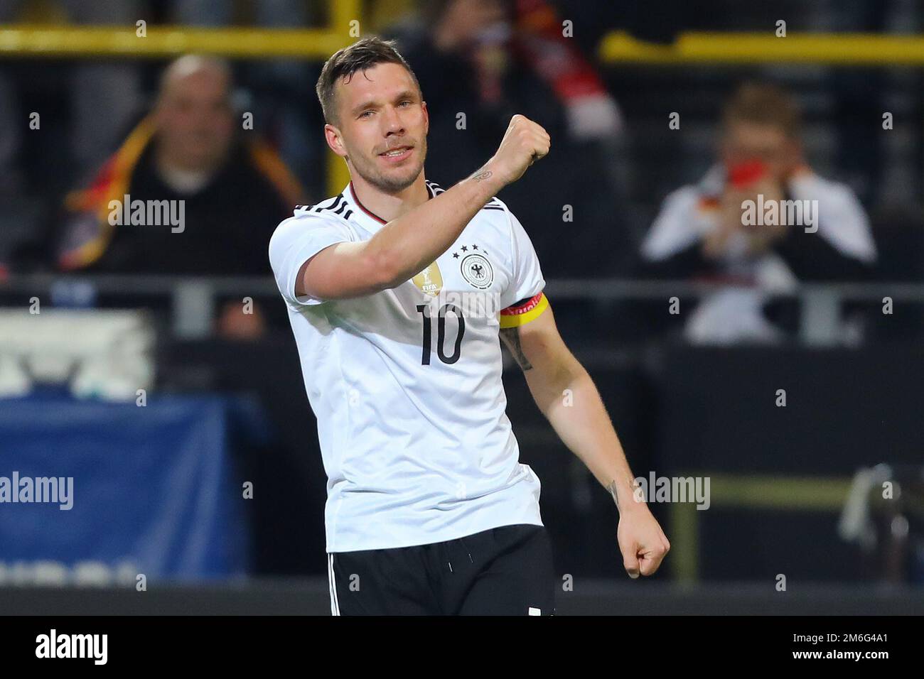 Lukas Podolski aus Deutschland feiert nach dem Eröffnungstor und macht es zum 1-0. – Deutschland gegen England, International Friendly, Signal Iduna Park, Dortmund – 22. März 2017. Stockfoto