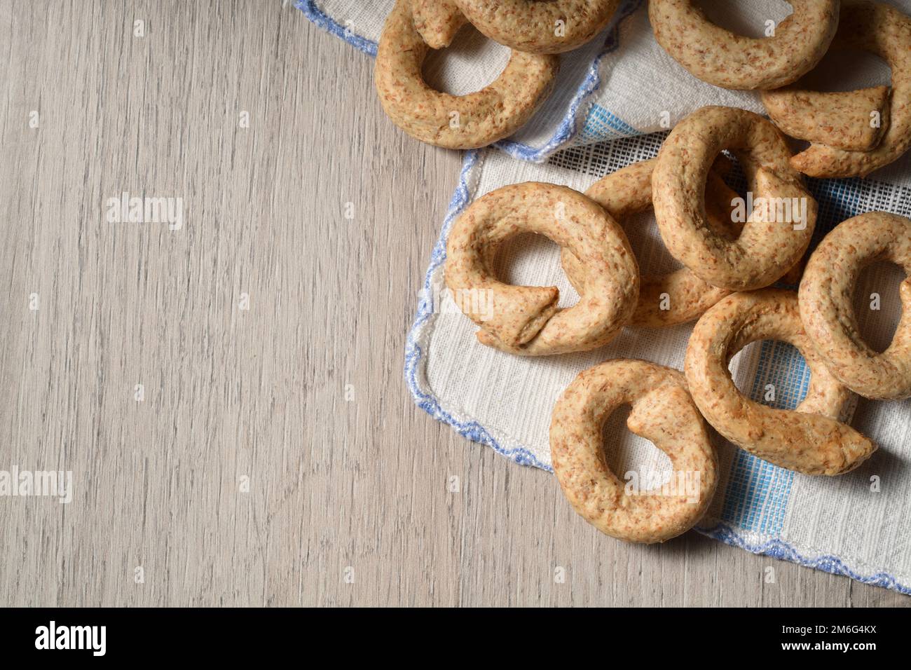 Italienischer Taralli. Traditionelle Snacks aus Apulien. Stockfoto