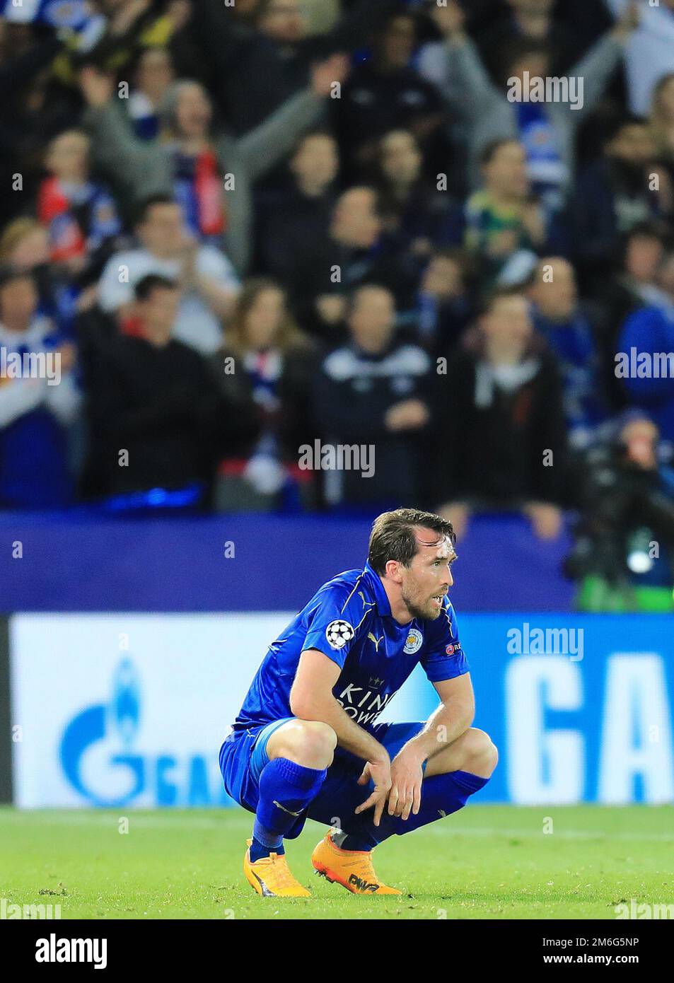 A dejected Christian Fuchs of Leicester City - Leicester City V Atletico Madrid, UEFA Champions League Quartalsfinale Second Leg, Leicester City Stadium, Leicester - 18. April 2017. Stockfoto