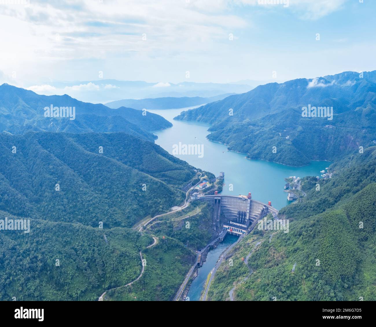 Landschaft kleiner Wasserkraftwerke Stockfoto