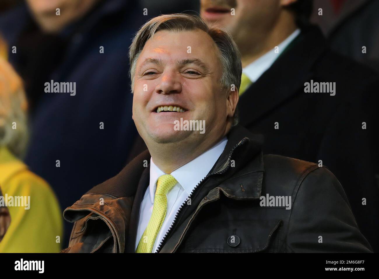 Ed Balls, Vorsitzender von Norwich City, sieht sich in seinem ersten Spiel an der Carrow Road seit seiner Abreise Thinking - Norwich City gegen Brentford, Sky Bet Championship, Carrow Road, Norwich - 3. Dezember 2016 an. Stockfoto