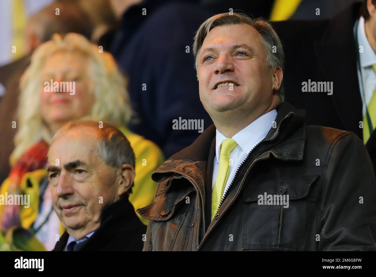 Ed Balls, Vorsitzender von Norwich City, sieht sich in seinem ersten Spiel an der Carrow Road seit seiner Abreise Thinking - Norwich City gegen Brentford, Sky Bet Championship, Carrow Road, Norwich - 3. Dezember 2016 an. Stockfoto