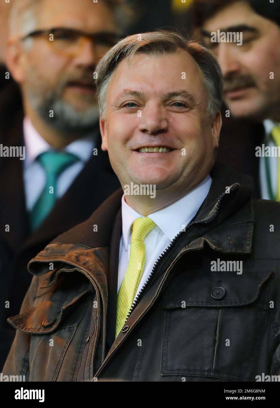 Ed Balls, Vorsitzender von Norwich City, sieht sich in seinem ersten Spiel an der Carrow Road seit seiner Abreise Thinking - Norwich City gegen Brentford, Sky Bet Championship, Carrow Road, Norwich - 3. Dezember 2016 an. Stockfoto
