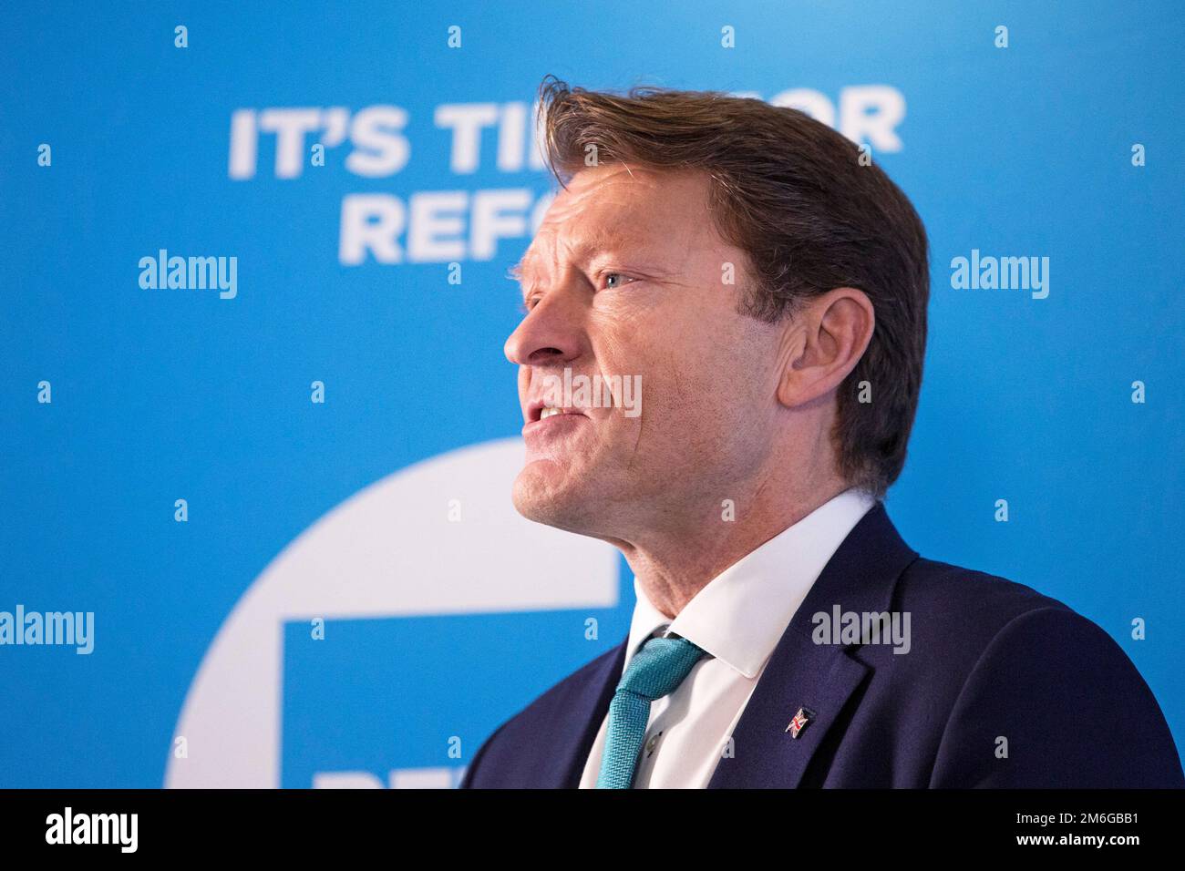 London, Vereinigtes Königreich 04/01/23. Richard Tice, Leiter der britischen Reform, stellt den Tories 2023 auf einer Pressekonferenz im Conrad Hote eine Herausforderung vor Stockfoto