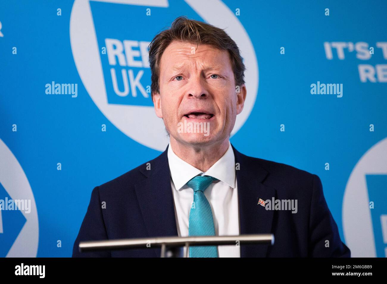 London, Vereinigtes Königreich 04/01/23. Richard Tice, Leiter der britischen Reform, stellt den Tories 2023 auf einer Pressekonferenz im Conrad Hote eine Herausforderung vor Stockfoto