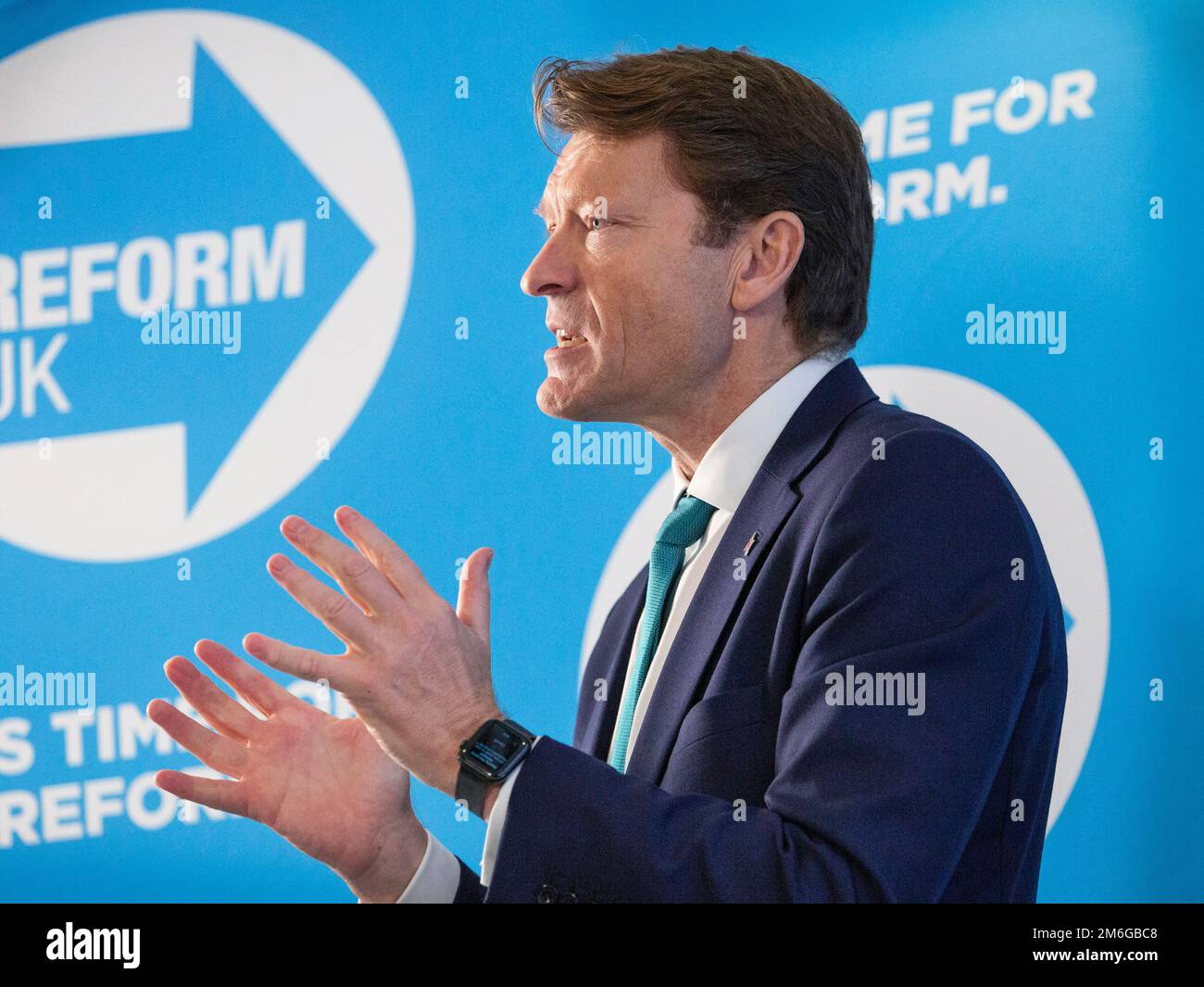 London, Vereinigtes Königreich 04/01/23. Richard Tice, Leiter der britischen Reform, stellt den Tories 2023 auf einer Pressekonferenz im Conrad Hote eine Herausforderung vor Stockfoto