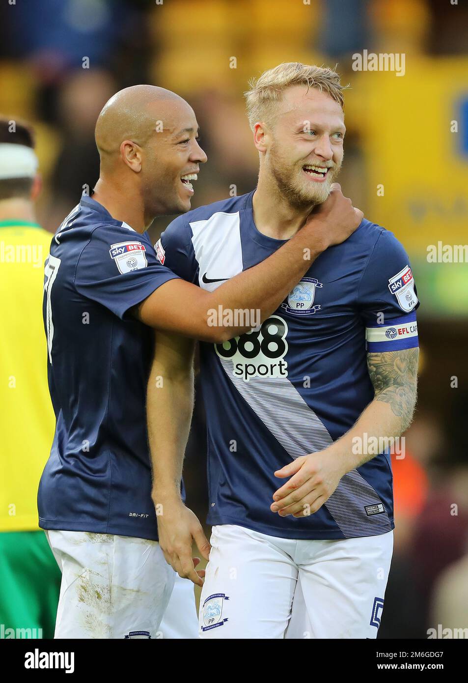 Alex John-Baptiste (links) von Preston North End feiert mit Teamkollegen Tom Clarke, nachdem sein Tor das Spiel gegen Norwich City 0-1 gewann – Norwich City gegen Preston North End, Sky Bet Championship, Carrow Road, Norwich – 22. Oktober 2016. Stockfoto