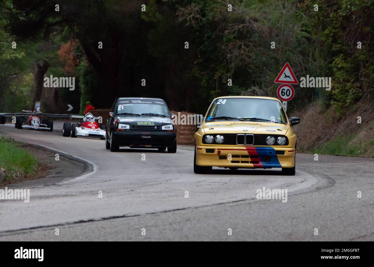 BMW 2002 auf einer alten Rennwagen-ifor-Rallye Stockfoto