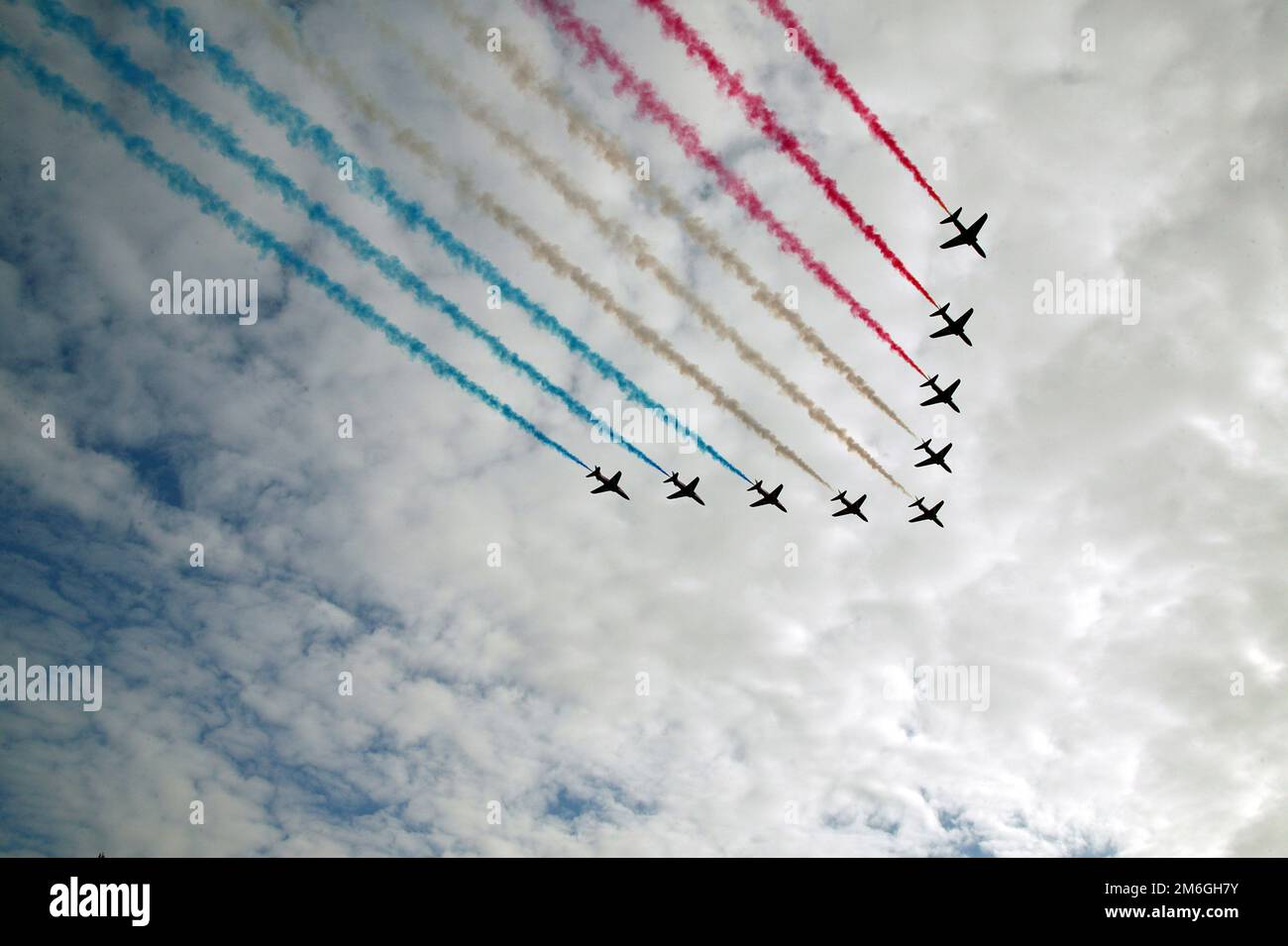 B463WA die roten Pfeile zeigen, dass das Team in Formation fliegt Stockfoto