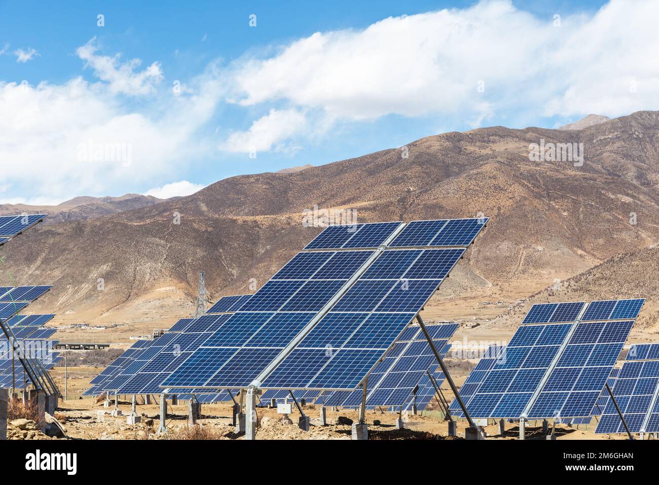 Solarkraftwerk auf dem Tibet-Plateau Stockfoto