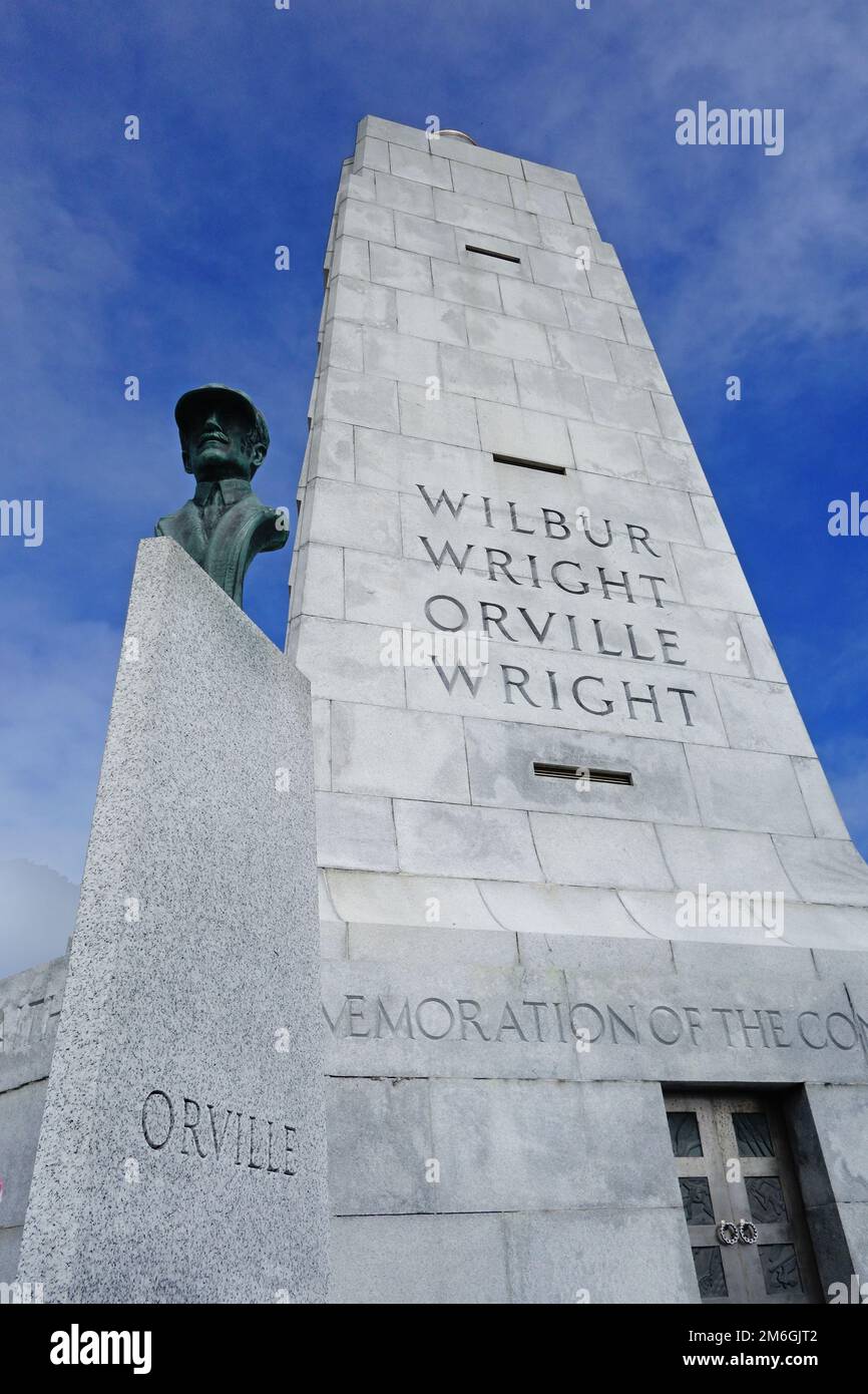 Der Wright Brothers Memorial Tower, der sich auf dem Kill Devil Hill an den Outer Banks von North Carolina befindet Stockfoto