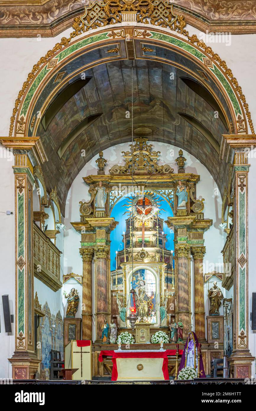 Altar im Inneren der historischen und berühmten Kirche unseres Herrn von Bomfim Stockfoto