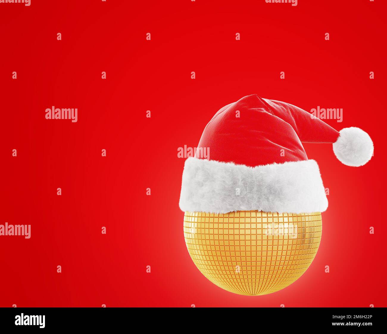 Der Hut des Weihnachtsmanns ist auf einem goldenen, runden Spielzeug auf rotem Hintergrund mit Hintergrundbeleuchtung gekleidet. 3D-Rendering Stockfoto