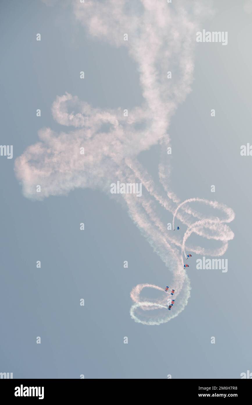 RAF Falcons Parachute Display Team in Action Over, Armed Forces Day 2019, Salisbury - Hudson's Field 29. Juni 2019 Stockfoto