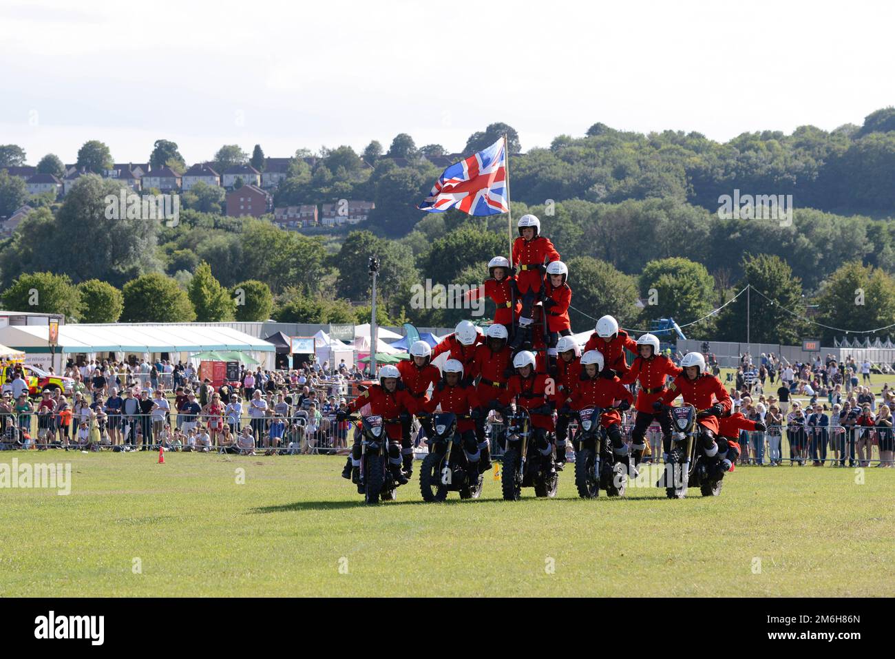 IMPS Motorcycle Display Team in Aktion beim Armed Forces Day 2019, Salisbury - Hudson's Field, 30. Juni 2019 Stockfoto