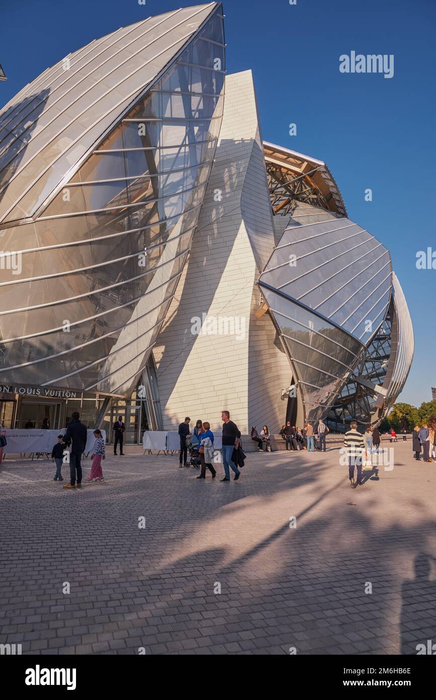 Moderne Architektur der Louis Vuitton Foundation (amerikanischer Architekt Frank Gehry), Kunstmuseum und Kulturzentrum in Paris, Franc Stockfoto