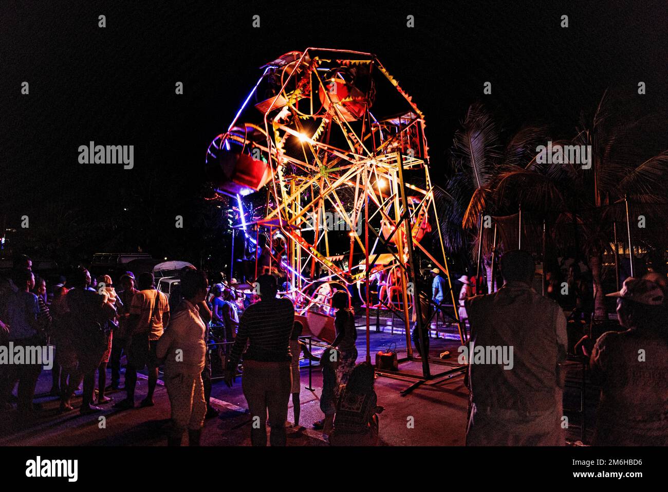Riesenrad, Boulevard Poincare Folk Festival, Night, People, Mahajanga, Madagaskar Stockfoto