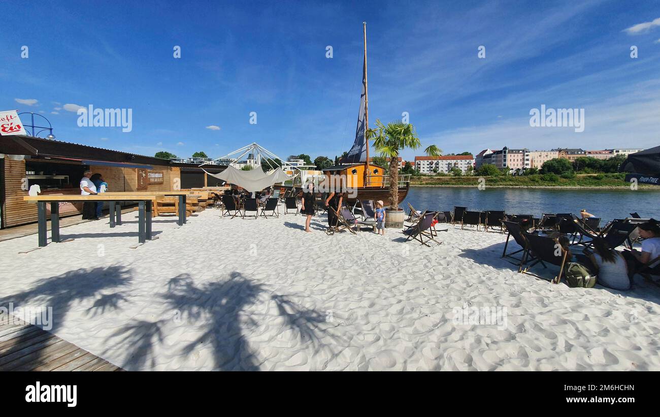 Strandbar an der Elbe, Magdeburg, Sachsen-Anhalt, Deutschland Stockfoto