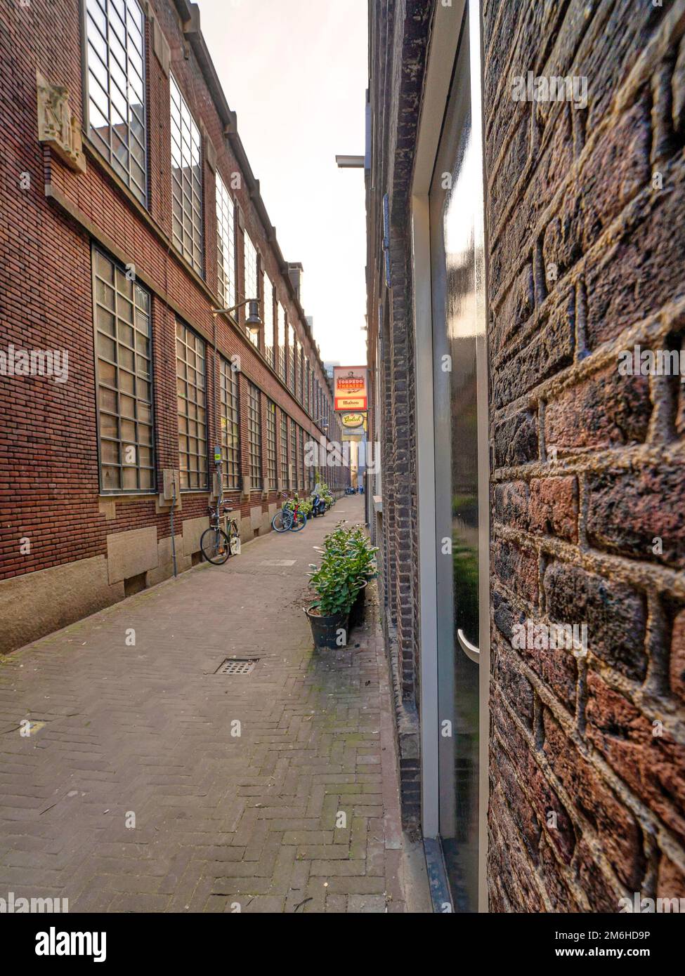 In den Straßen der Großstadt Amsterdam, Niederlande Stockfoto