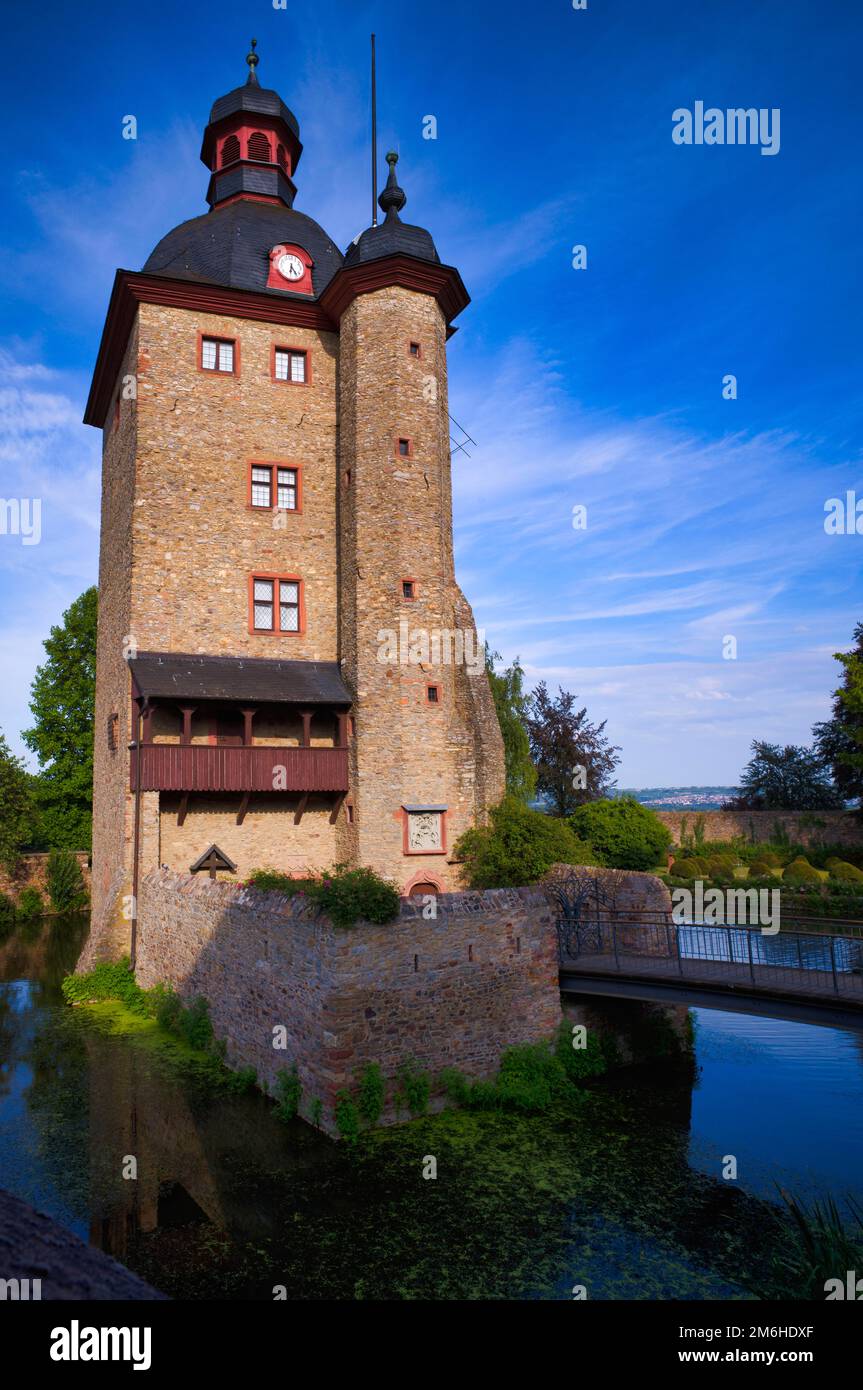 Burgturm im Abendlicht, Schloss Vollrad, Oestrich-Winkel, Rheingau, Hessen, Deutschland Stockfoto