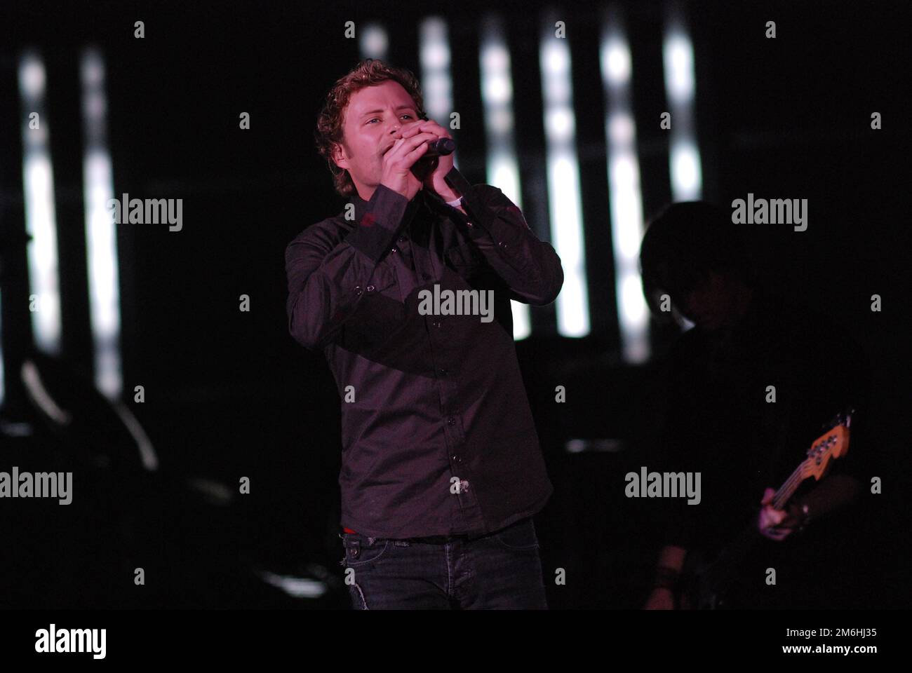 Countrymusikstar Dierks Bentley tritt vor einem Live-Publikum an der University of Florida am 2./14. Dezember 2008 auf. Kredit: Bill Ragan/Alamy Live News Stockfoto