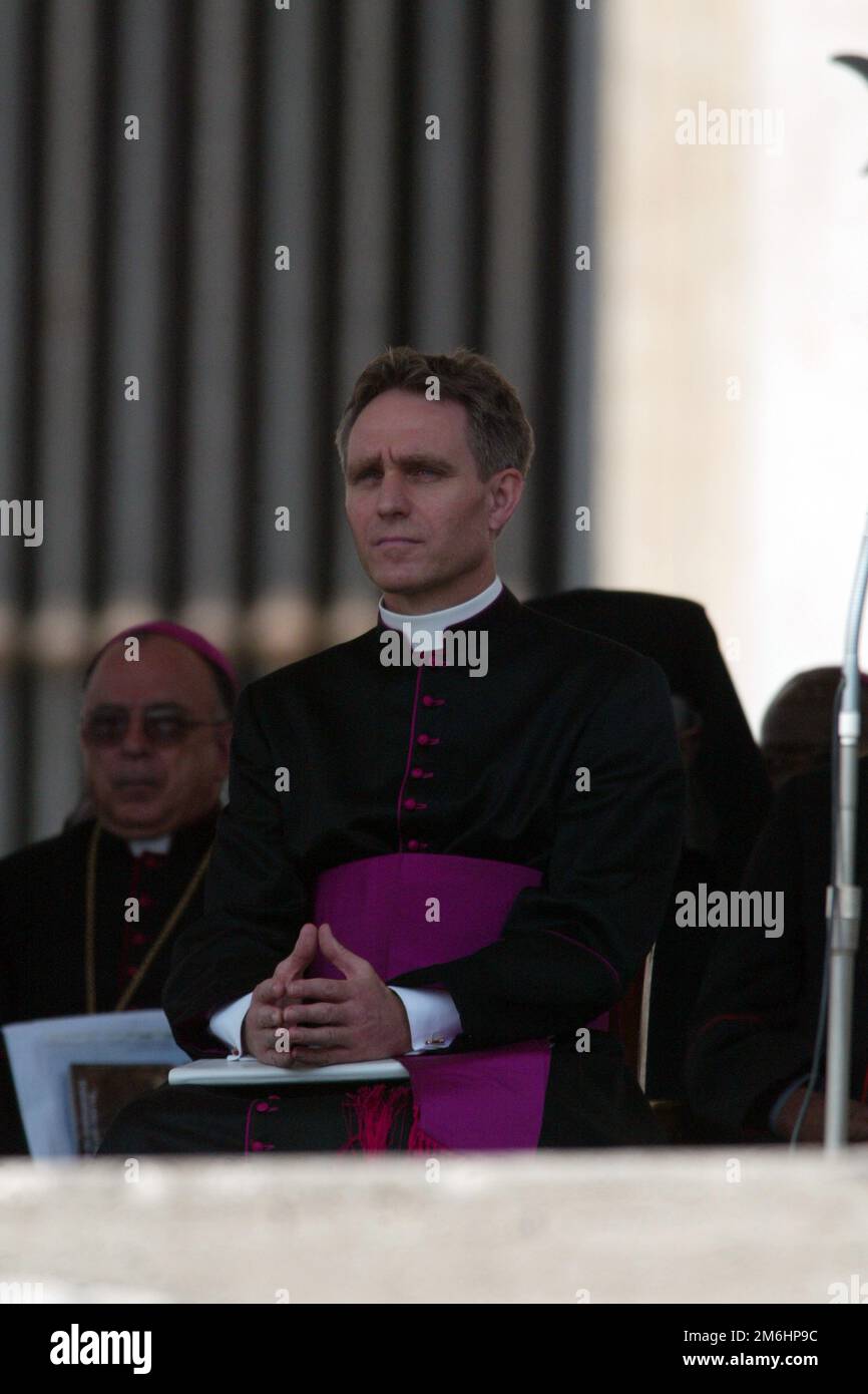 Rom, Italien. 04. Januar 2023. ROM, Italien - 31.12.2022: (ARCHIVBILD) Erzbischof Monsignor Georg Ganswein, persönlicher Sekretär von Papst Emeritus Benedict XVI Joseph Ratzinger, während des Publikums im Vatikan in Rom. Kredit: Unabhängige Fotoagentur/Alamy Live News Stockfoto