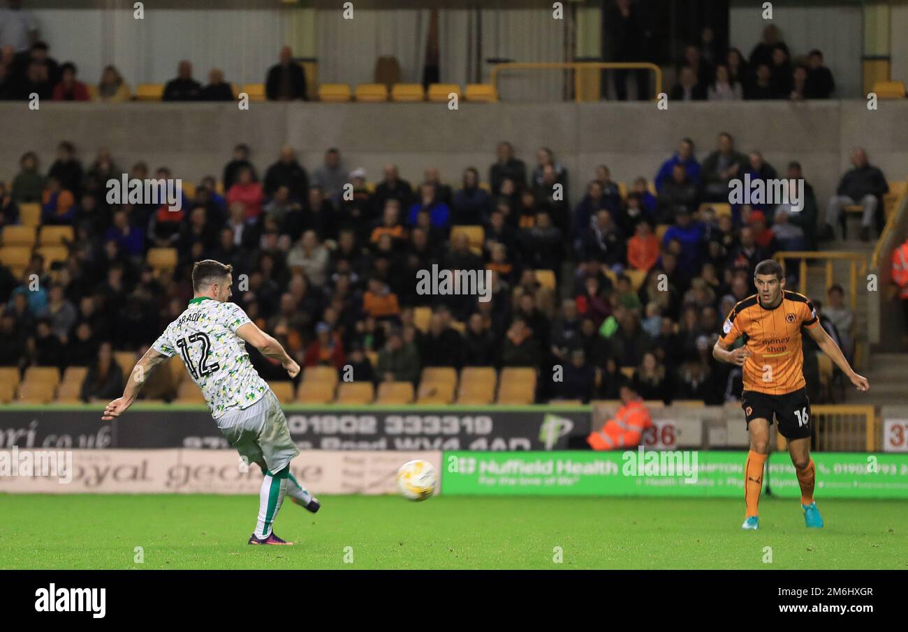 Robbie Brady aus Norwich City schießt und trifft 0-2 – Wolverhampton Wanderers gegen Norwich City, Sky Bet Championship, Molineux, Wolverhampton – 1. Oktober 2016. Stockfoto