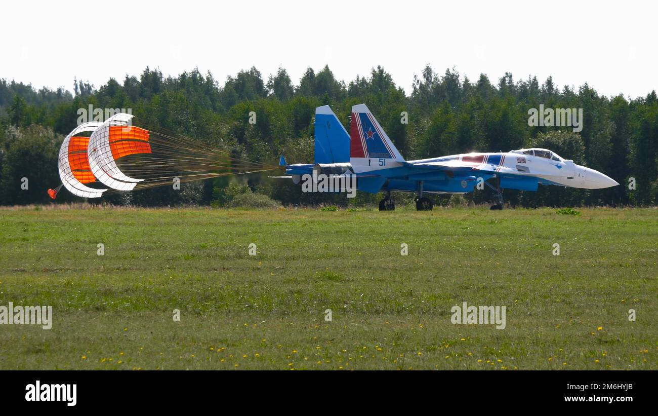 Moskau Russland Flugplatz Zhukovsky 31. August 2019: Aerobatikteams Russische Ritter auf den Flugzeugen Su-30 der internationalen Luft- und Raumfahrt Stockfoto