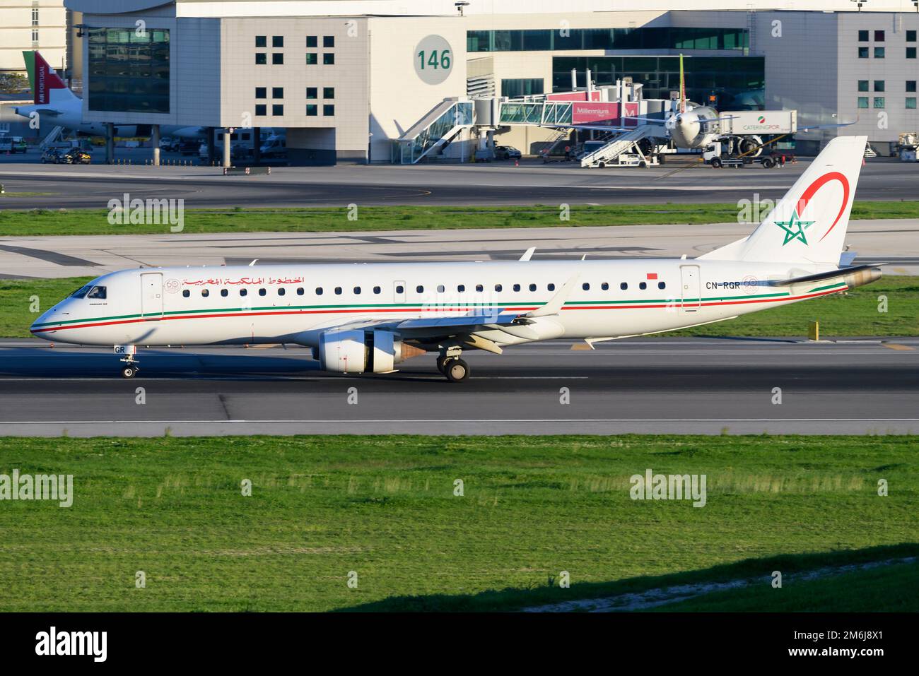 Royal Air Maroc Airline Embraer E190 Flugzeuglandung. Flugzeug der RAM Airline, auch bekannt als Royal Maroc. Stockfoto
