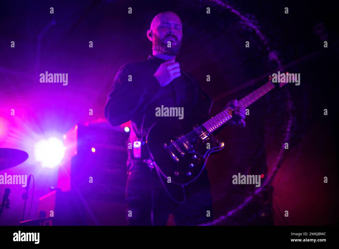 Bergen, Norwegen. 22., 2022. Oktober. Die amerikanische Metallband Pallbearer spielt ein Live-Konzert im Kulturhuset in Bergen. Hier sehen Sie den Sänger und Musiker Brett Campbell live auf der Bühne. (Foto: Gonzales Photo - Jarle H. Moe). Stockfoto