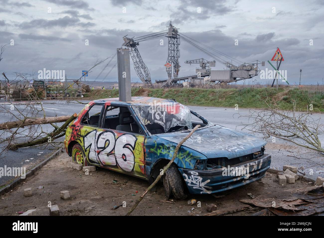 LŸtzerath, ein paar Tage vor der geplanten RŠumung. Barrikadenbau Stockfoto