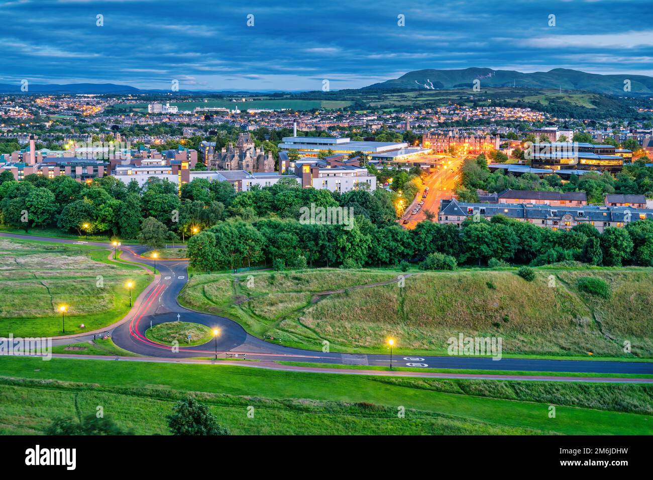 Wohnviertel in Edinburgh, Schottland bei Nacht Stockfoto